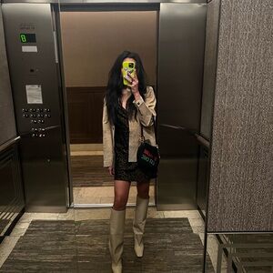 Meet your Posher, Helen